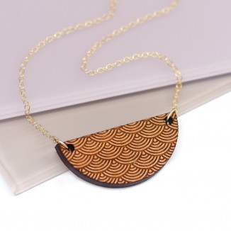 wooden scallop necklace, maria fox, graphic design