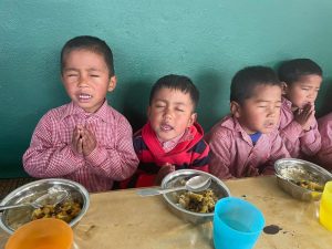 Nursery children saying thankyou for their lunch