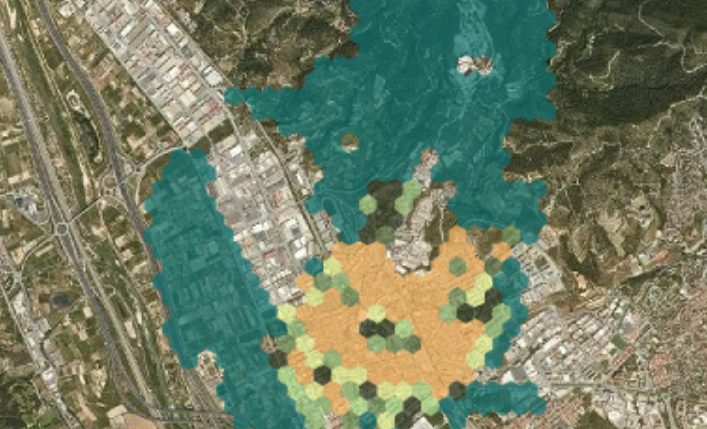 Green space per inhabitant in Sant Feliu de Llobregat ranging from no (brown) via little to more (light to dark green) to a lot of green space (blue) (source: Adjuntament de Sant Feliu de Llobregat www 2021)