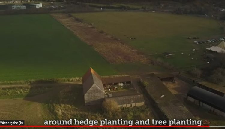 2km of hedgerows have been reintroduced to Woodoaks Farm, . (source: Soil Association, video still, 2022)