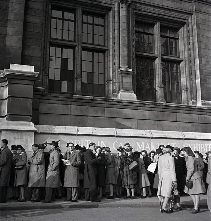 Black and white photo showing people queuing outside the V&A for Britain Can Make It exhibition